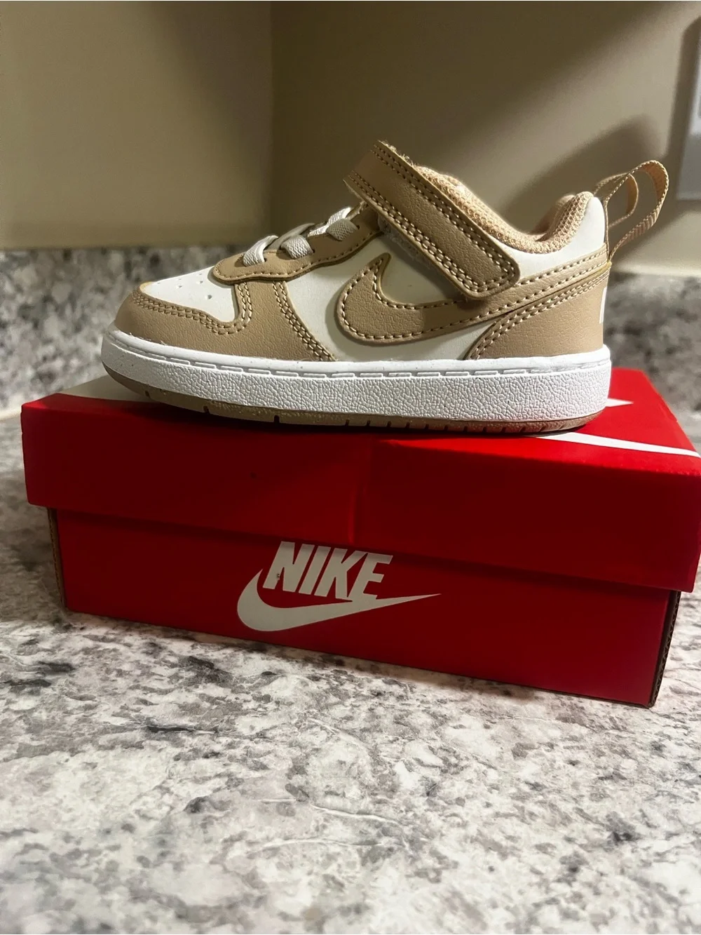 Nike Kids' Cream and White Low-Top Sneaker Size 7c